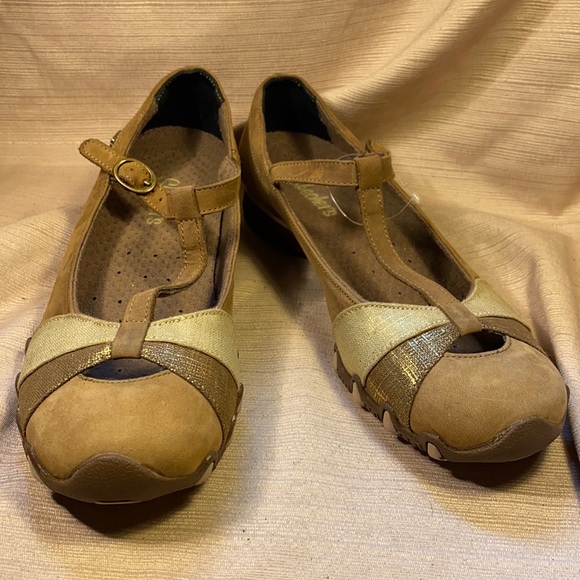 Sketchers NWOT leather maryjanes never worn 2 - Picture 1 of 16